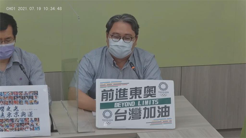 開車拉布條嗆"蔡英文快給疫苗" 陳子瑜:這些人是否跟社會脫節?