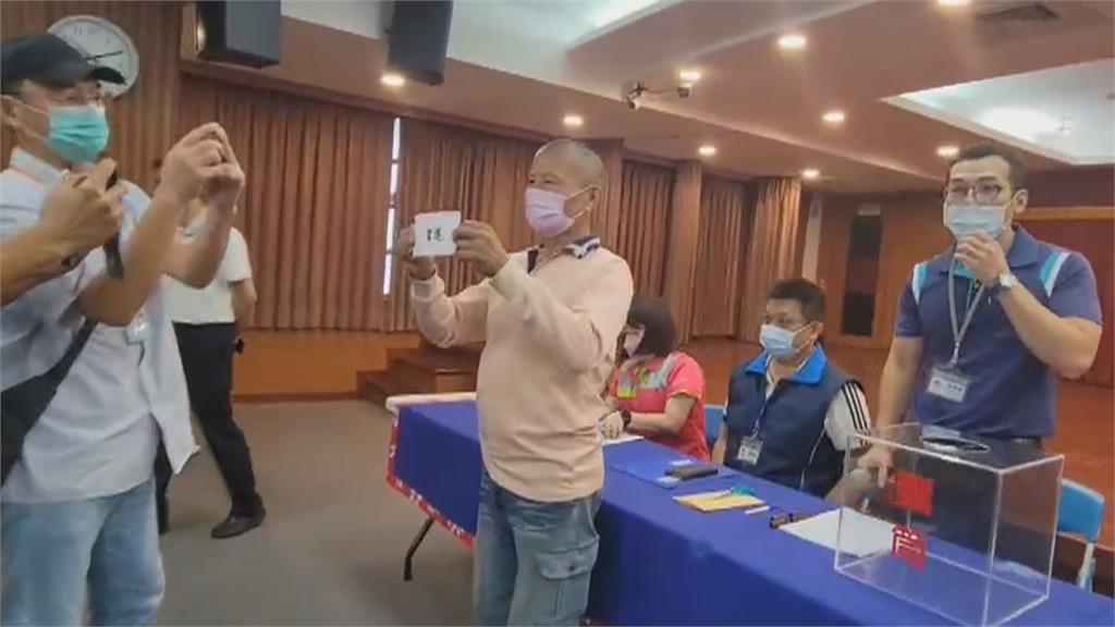多地里村長2人得票數相同 「抽籤」定輸贏!幾家歡樂幾家愁