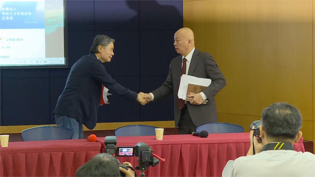 金溥聰出手！控王光慈收捐款 曝蕭旭岑、台商「捧現金合照」