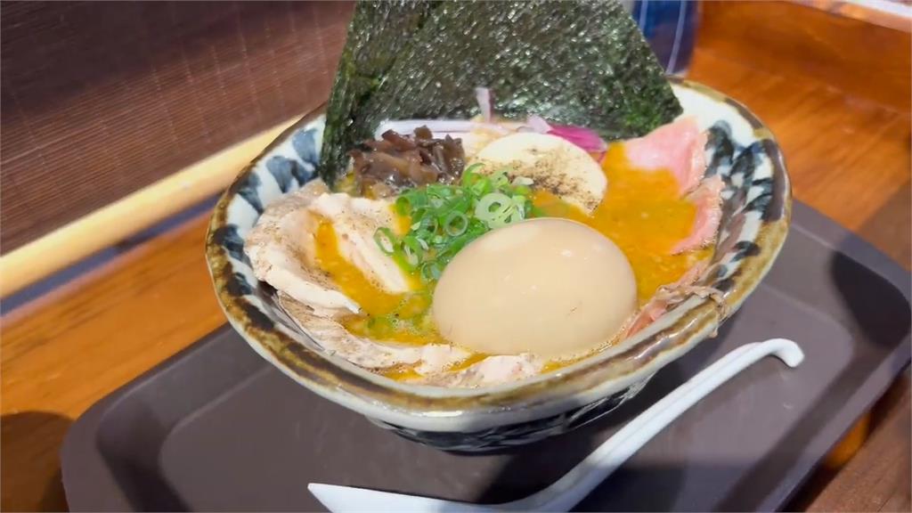 台灣趴趴走/台南巷弄內的文青風美食 濃郁柚香、雞白湯頭日式拉麵店!