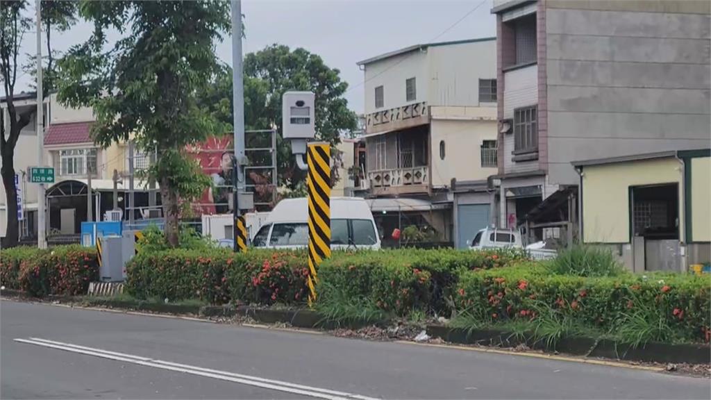 屏東1處違規照相疑雷擊短路狂照94張　駕駛人「綠燈也被拍」滿頭問號