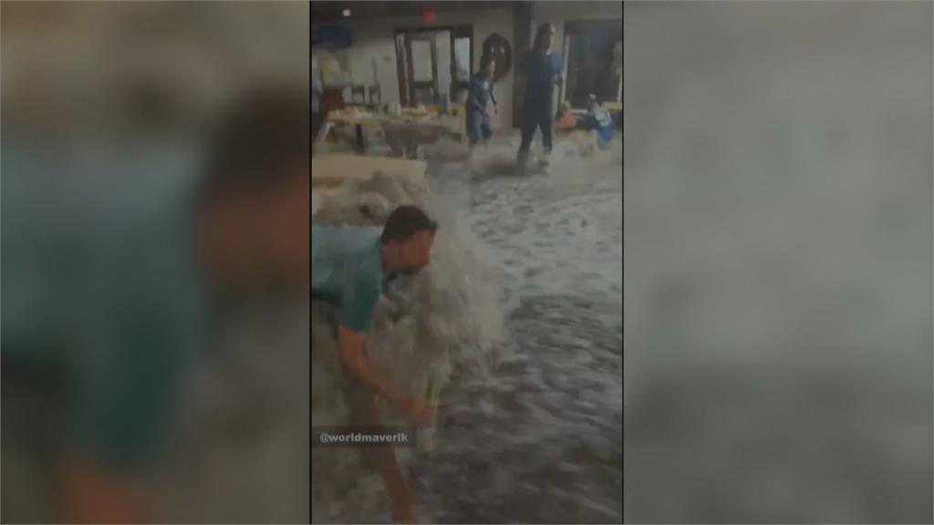 巨浪侵襲馬紹爾群島美軍基地　海水衝破餐廳大門