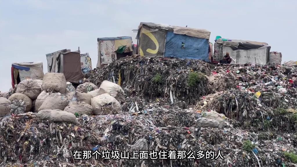 網紅實地探訪非洲貧民窟　居民在垃圾堆裡生活他嘆：窮的人越窮