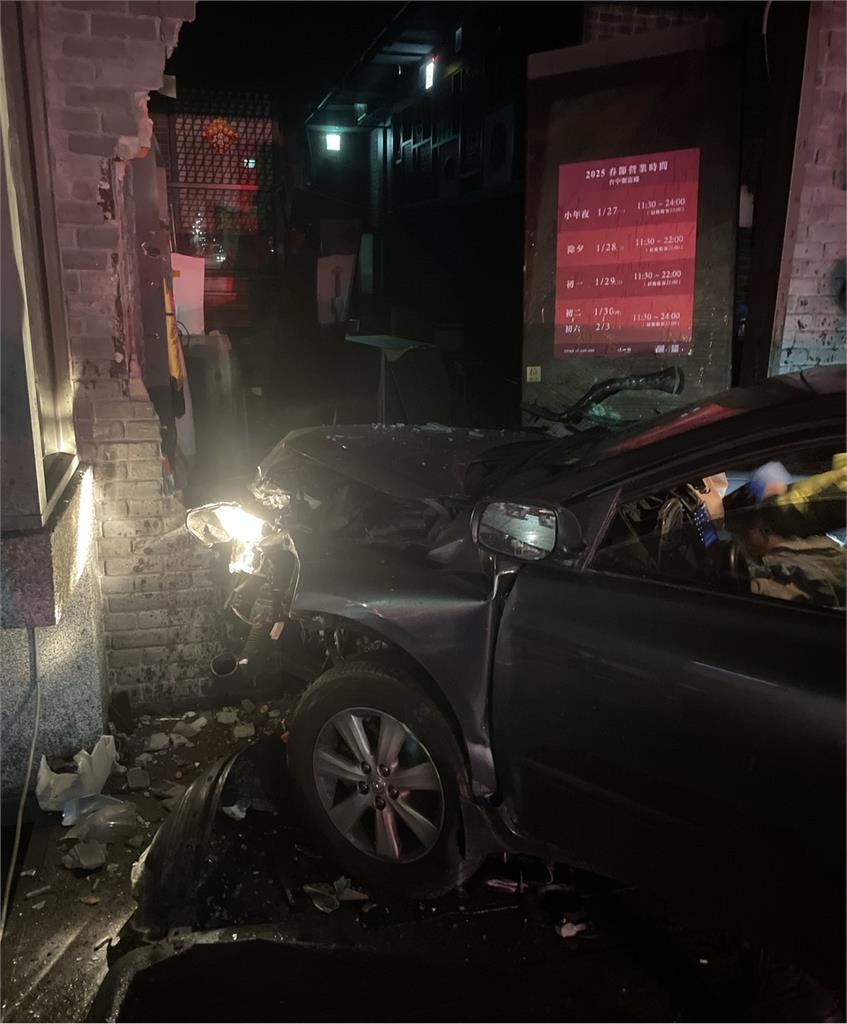 快新聞/除夕酒駕亂開車! 台中市西屯深夜傳轎車撞進火鍋店