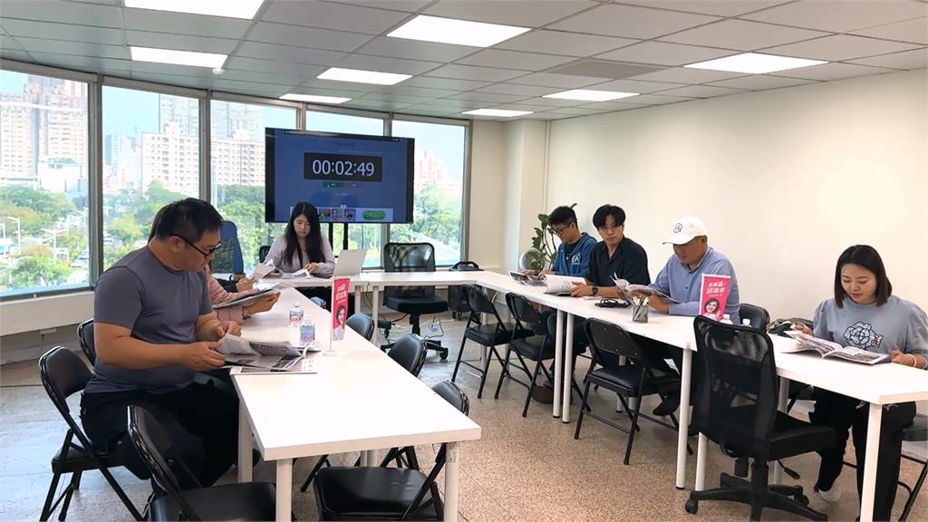 高雄市長黨內初選暖身　邱議瑩模擬發表會、林岱樺發布形象短片