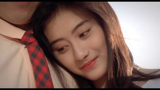 他看星爺舊電影被「絕美女星」電暈!網揭本尊身份:瓊瑤劇首席女星