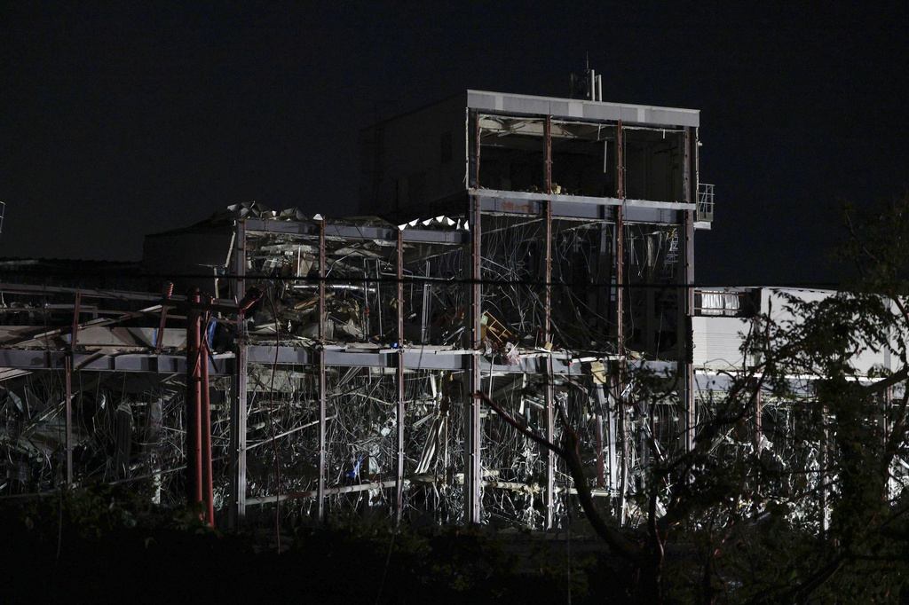 熊本Aeon爆炸後妻子傳訊「還好嗎」成最後音訊！夫守廢墟外淚崩：已做好心理準備