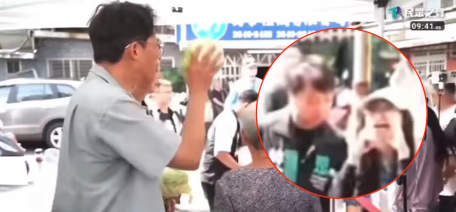 返昔日選區「黃國昌搏感情送菜」遇嗆!路人怒罵「賣國通匪」竟被架離