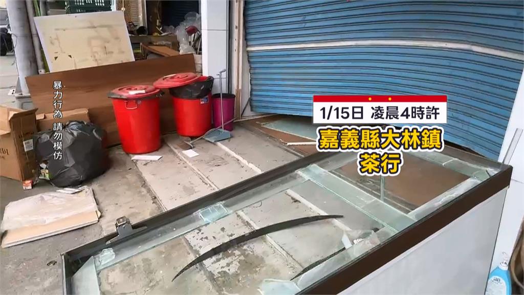 尋仇?惡煞砸神壇開車衝撞 1小時後茶行也被撞