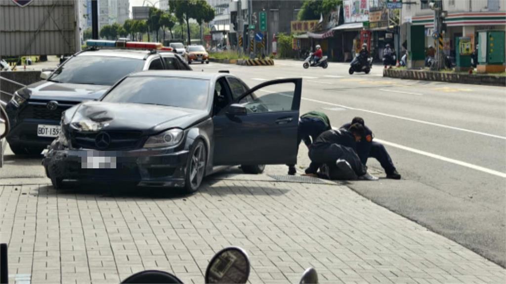 毒駕男送上門！連撞安全島、轎車　　「衝派出所前」直接被逮