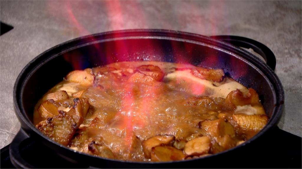 天氣轉涼吃鍋正是時候　廣式火焰雞美味上桌