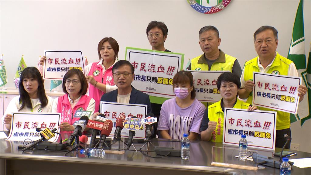 路燈基座害摔建設局這樣說　綠批：盧秀燕別只管反罷免