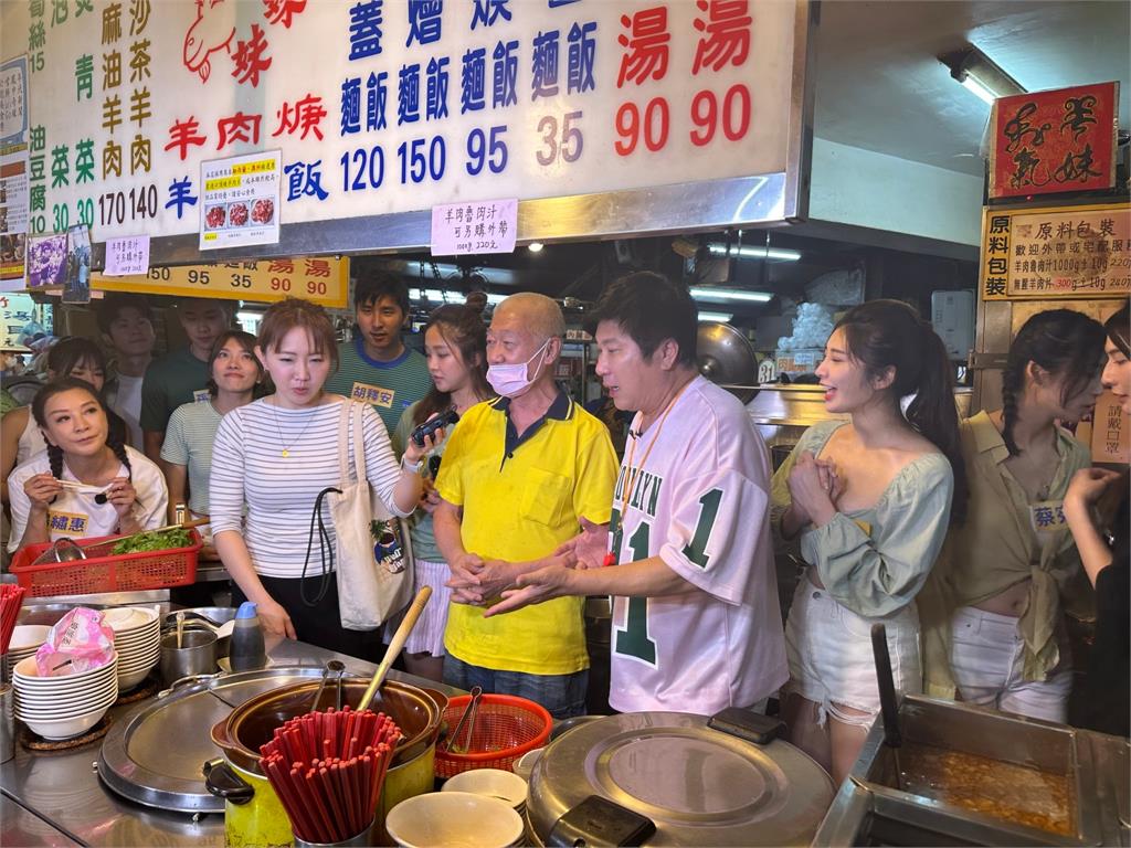 楊繡惠泳裝像「海女」與同學PK泳技!被禮讓一路護送 楊繡惠泳裝像「海女」與同學PK泳技!被禮讓一路護送