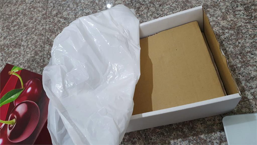 買3.5斤櫻桃紙盒佔1斤　水果商遭疑塞紙板偷斤兩