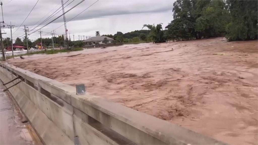 泰國暴雨上萬戶受災 清萊等7個府水淹一層樓高