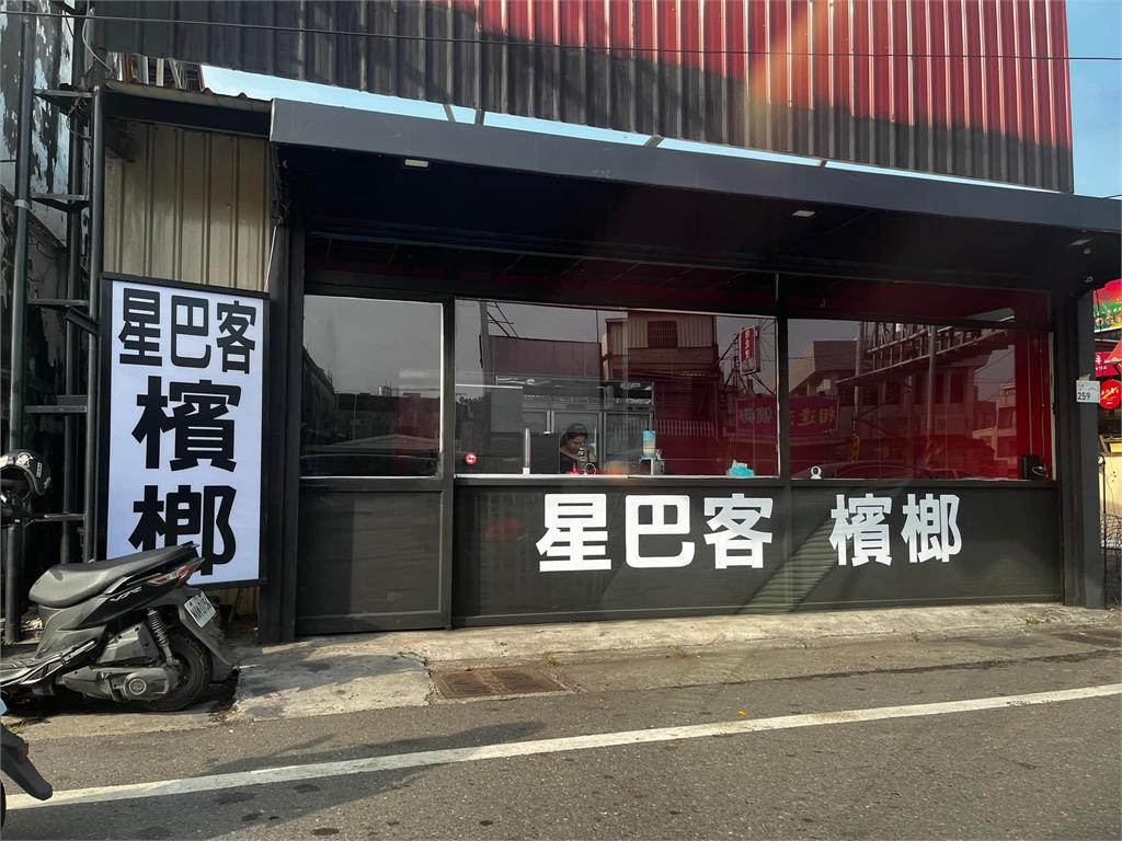 鄉長驚呼:枋寮進駐第1家「星巴克」 民眾看到全傻眼:白高興