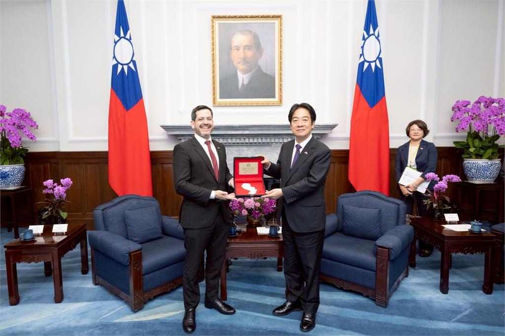 快新聞/台巴共慶雙十! 賴總統、林佳龍歡迎巴國國會訪團抵台