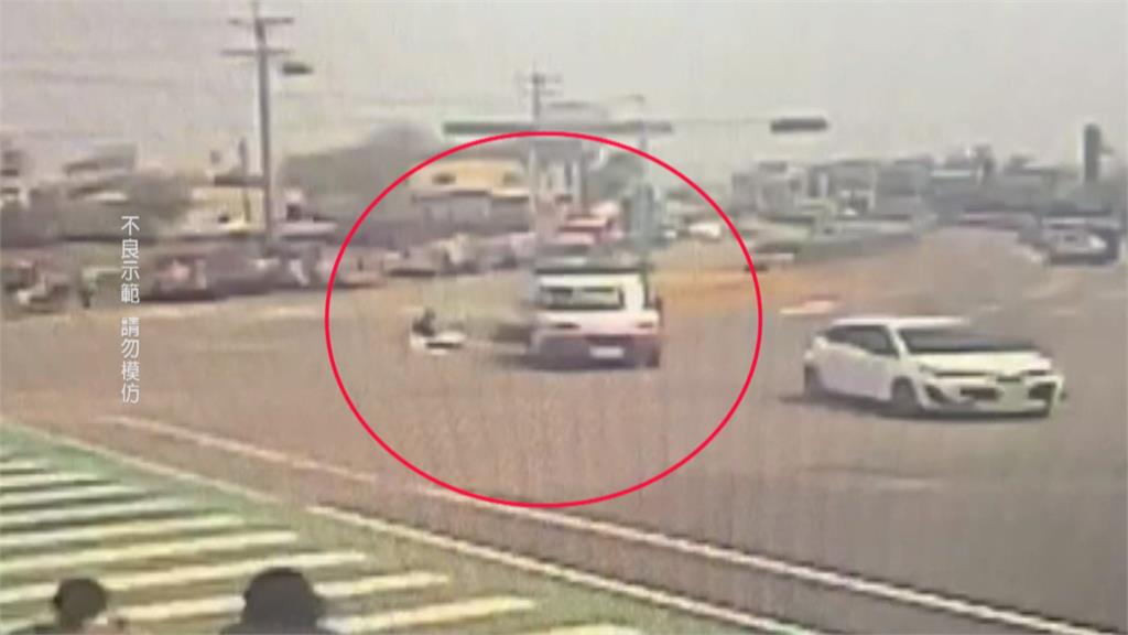 女香燈腳走累坐貨車斗追媽祖 貨車轉彎不慎跌路面滾兩圈
