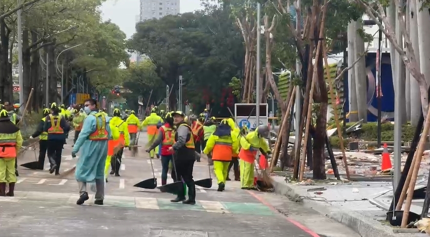 台中新光三越氣爆多人傷亡！　大樓外牆被炸出「一排大洞」驚人空拍畫面曝光