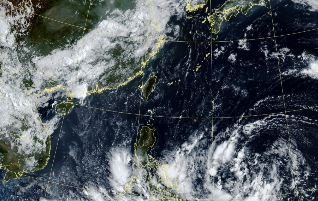 準颱風「紅霞」最快週六生成！專家揭最新路徑「這天最逼台」2區防超猛雨勢