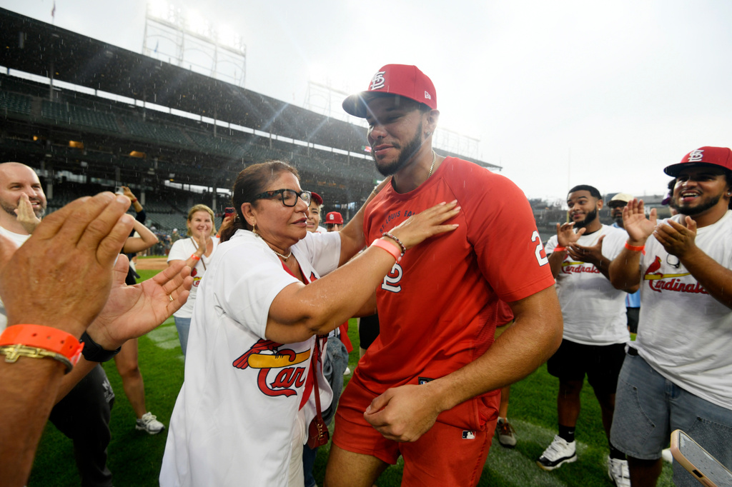 MLB(影)/過世父親化身蜜蜂來球場幫兒?紅雀菜鳥生涯前3打席都開轟故事有洋蔥