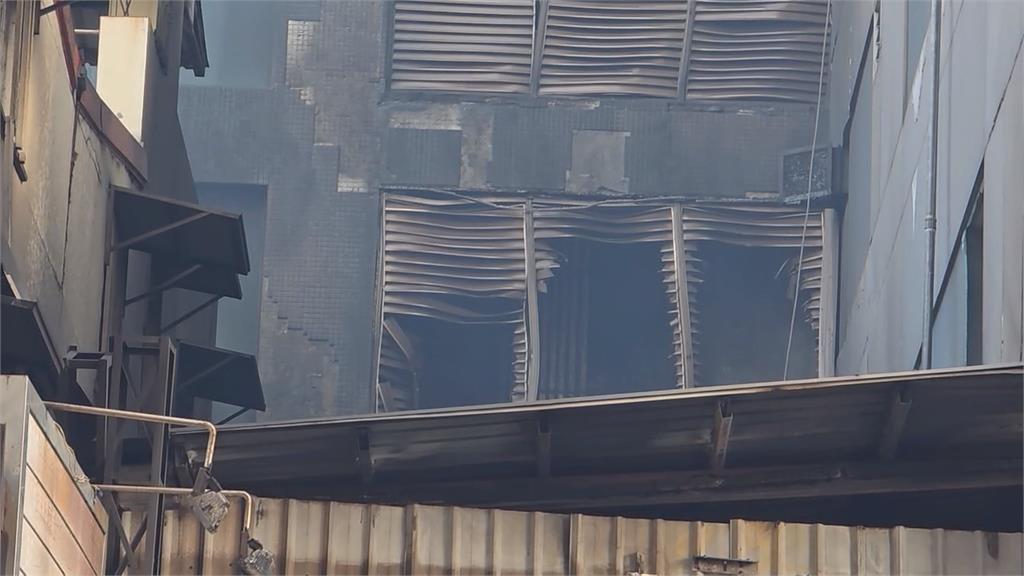 上班尖峰時刻！　桃園站前商圈火警濃煙竄天