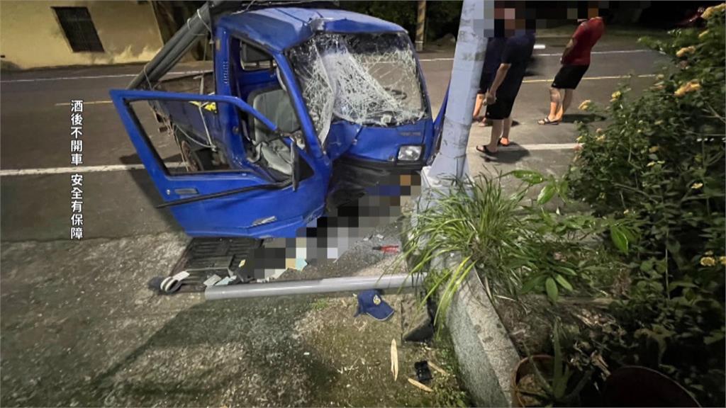 兩起小貨車自撞電桿！高雄駕駛送醫無大礙　嘉義小駕駛酒駕身亡