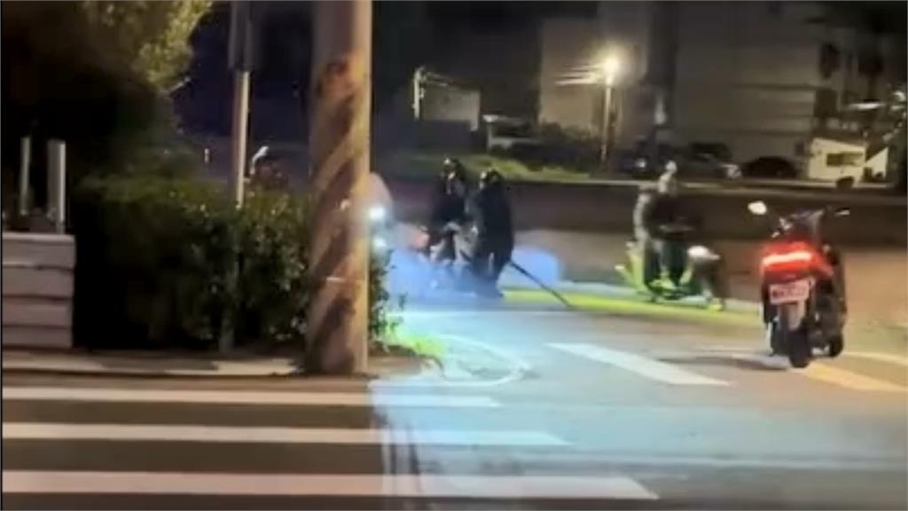 不滿改裝車噪音!桃園男持球棒擋車隊嚇跑「改車騎士」