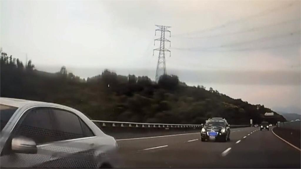 國3驚魂！情侶意外捲行糾　目擊「逼車亮槍」嚇喊：不要叭他