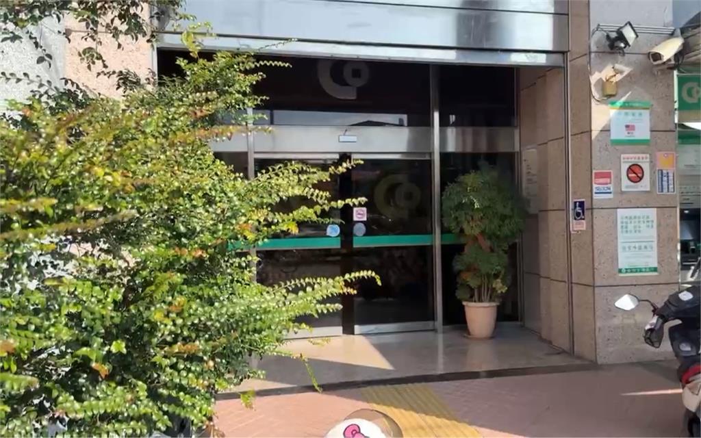 南投婦「持菜刀」闖銀行　稱存款少４千大鬧遭警制伏
