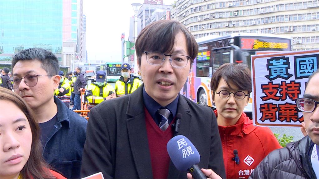 過去反服貿今加入挺服貿民眾黨 黃國昌"違背學運精神"遭台灣基進擲太陽花
