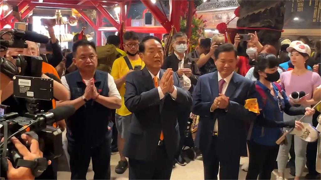 大甲媽起駕前 顏清標出院陪朱立倫參拜 綠營大咖連2年缺席