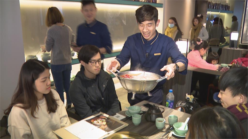 全台餐飲大缺工!王品宣布9月全面加薪 店長職月薪上看9萬