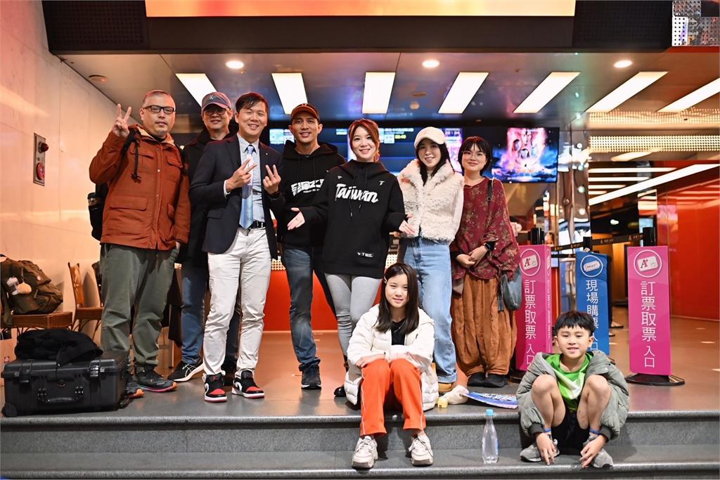 中山扶輪社包廳看"冠軍之路"  逾700人集體進場觀賞!