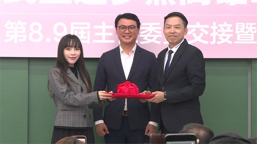 黃捷上任綠營高雄黨部主委 喊"賴瑞隆當選.議會過半"