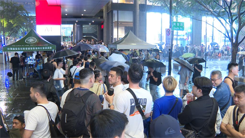 罷團打團體戰信義區辦活動　吸引年輕族群簽連署書