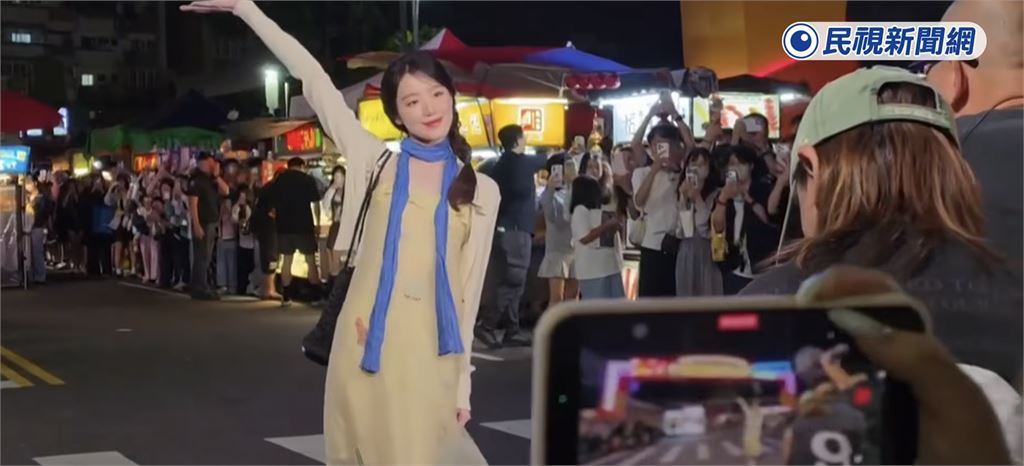 桃園女兒回家了！葉舒華現身「中壢夜市」湧入2000人　嗨喊「小時候的回憶」