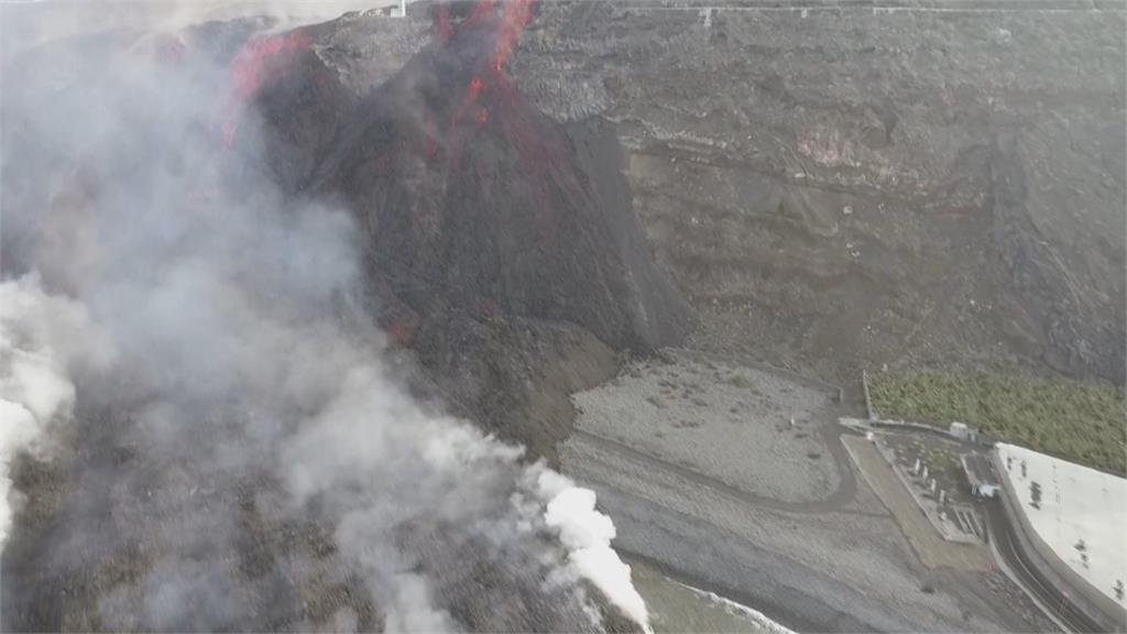 拉帕馬島火山噴不停! 熔岩入海恐散有毒氣體