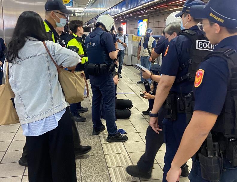 北捷女「謎之聲繞耳」鎖定男高生?亂刀揮砍「行凶原因」浮上檯面