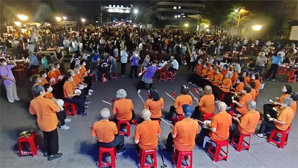 高雄前鎮漁港辦千人烤肉　現撈海味供民眾大口吃