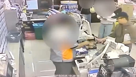 孤狼犯案前 網購13把中國刀