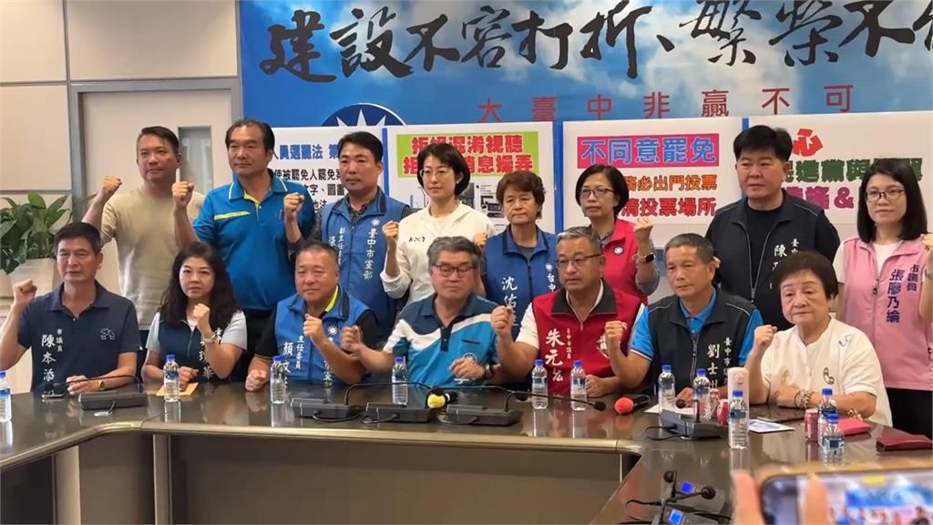 726前哨戰！　台中罷團合體綠營議員　拚陸戰掃街市場