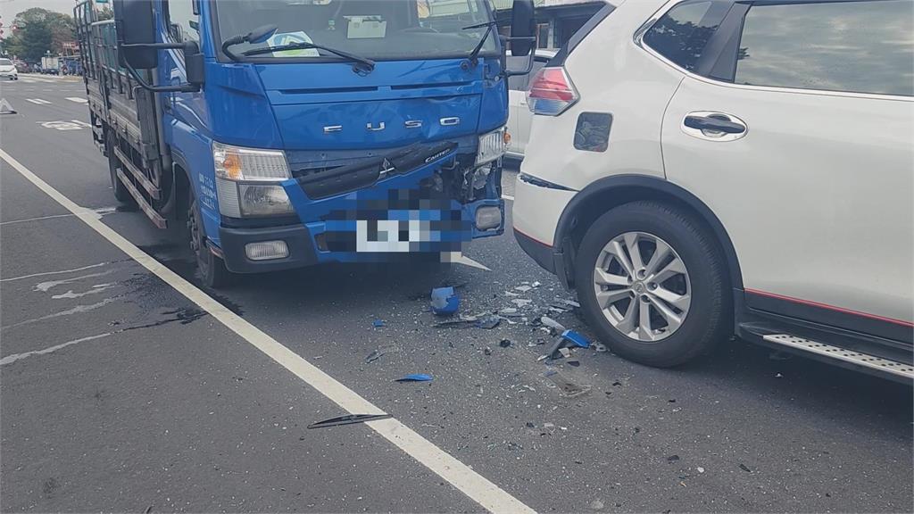 貨車駕駛邊拿手機邊開車　煞車不及撞前車
