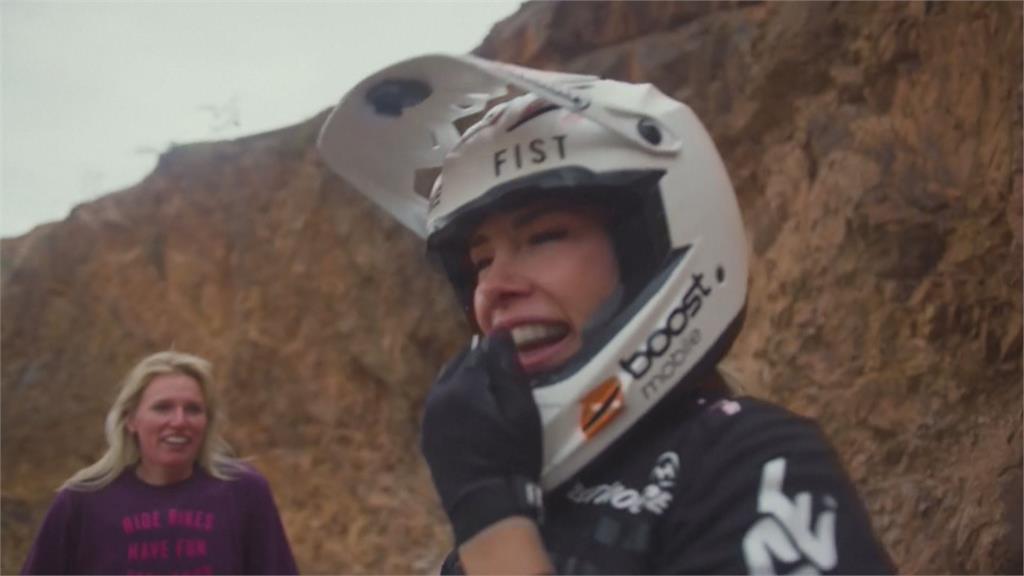 女性登山車手第一人! 澳洲布坎南完成前空翻特技