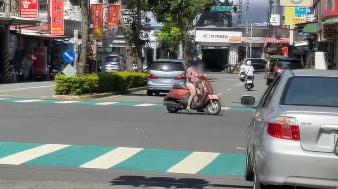南投埔里驚悚車禍！婦人騎車鬼切左轉　遭直行車撞飛趴地送醫無大礙