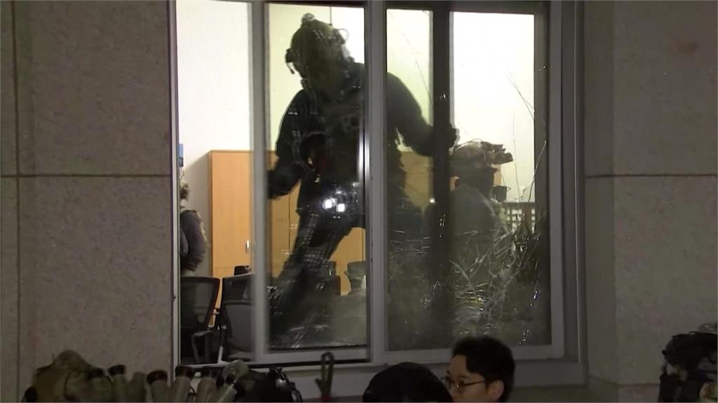 南韓檢調發動二度逮捕令抓捕尹錫悅　「短命6小時戒嚴」關鍵回顧