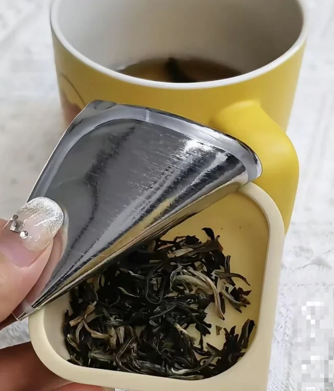 中國手搖飲被喝出「整隻青蛙屍體」照片秒登微博熱搜!當事人傻眼:太噁心
