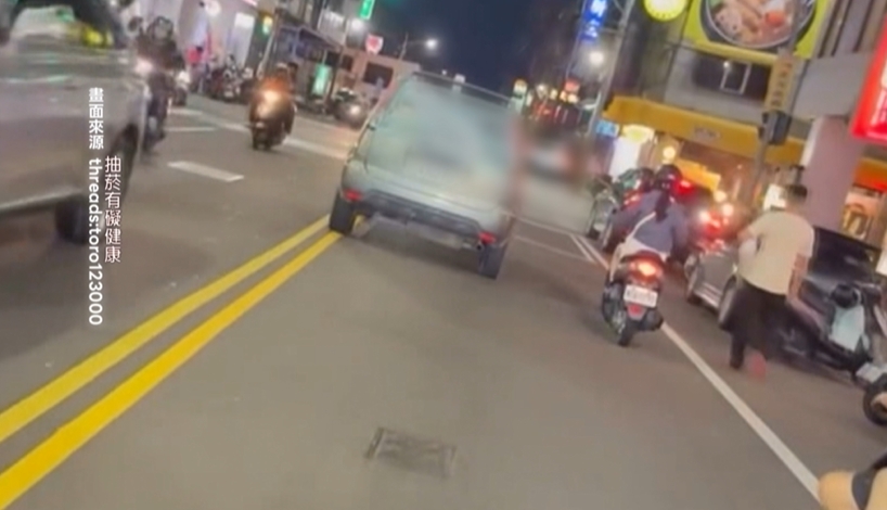 廂型車拒檢逆向逃逸！　警匪大街追逐上演電影情節
