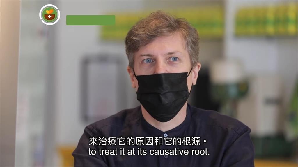 西方人認為中藥是迷信?他打破刻板印象 在舊金山開中醫診所