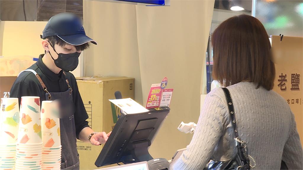 持刀隨機傷人事件驚魂未定　民眾提高警覺腳步加快　商家拿錢逃命